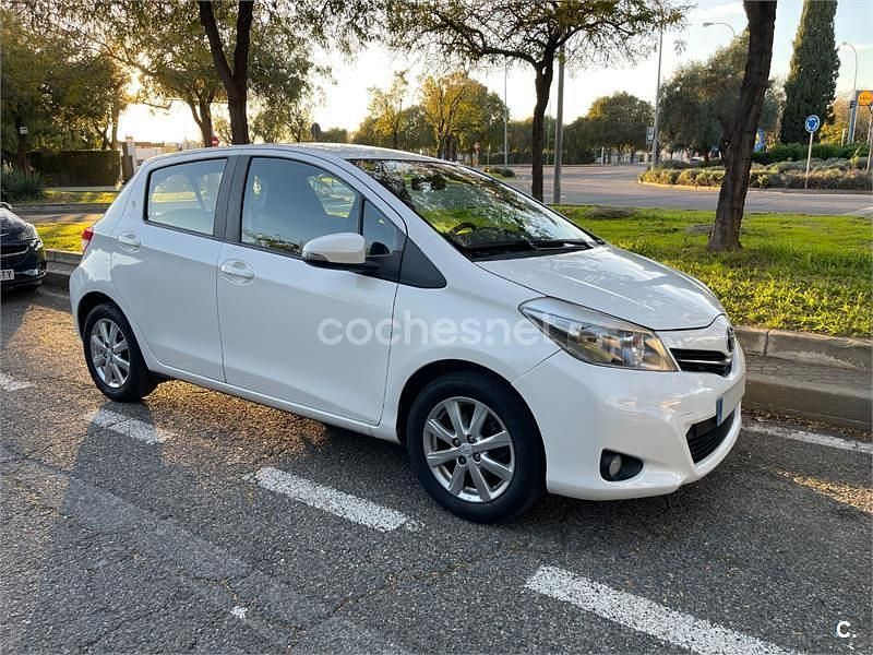 Blanco Usado 2013 Toyota Yaris Active Berlina | 8900 € (Precio justo) - Imagen 1/4