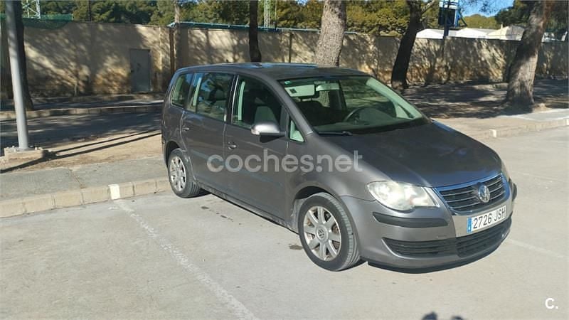 Gris / plata Usado 2007 VW Touran Edition Monovolumen | 3700 € (Buen precio) - Imagen 1/4