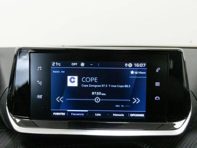 Usado Peugeot 2008 Active 130 CV (95 kW) 2023 Naranja SUV