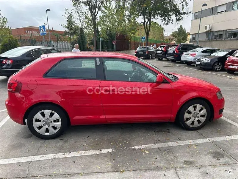 Usado Audi A3 105 CV (77 kW) 2009 Rojo Utilitario