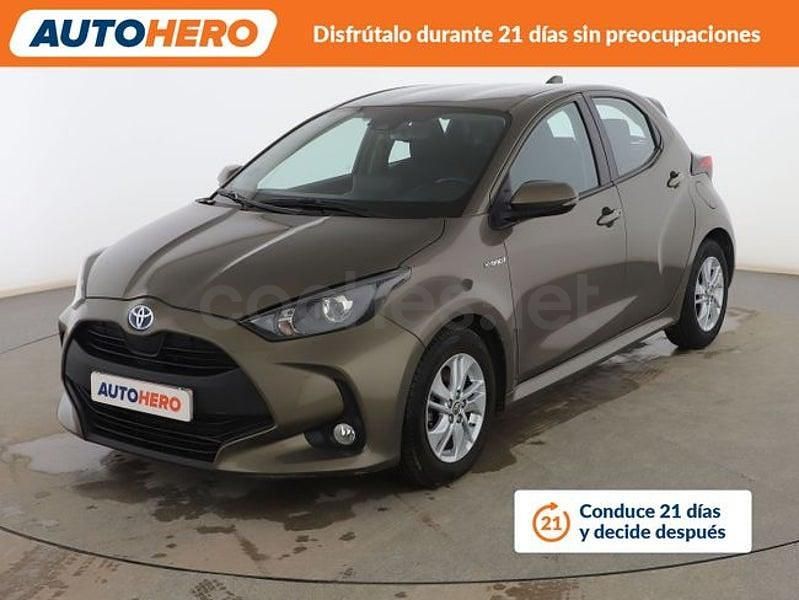 Usado Toyota Yaris Hybrid Active 116 CV (85 kW) 2021 Gris Berlina
