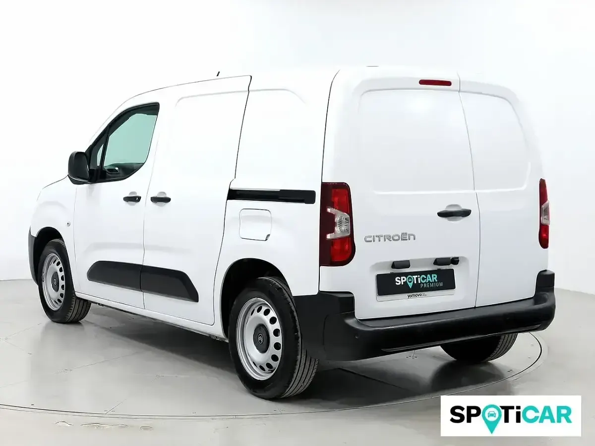 Usado Citroën Berlingo 102 CV (75 kW) 2024 Blanco Monovolumen
