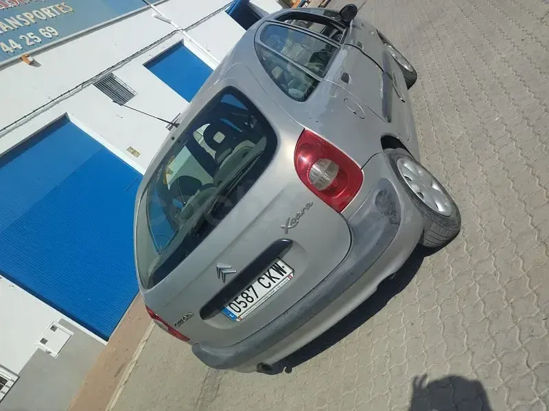 Usado Citroën Xsara Picasso Exclusive 90 CV (66 kW) 2004 Beige Monovolumen
