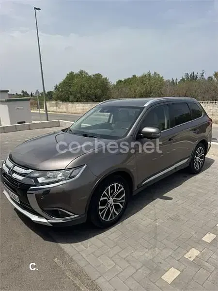 Usado Mitsubishi Outlander 150 CV (110 kW) 2017 Gris / plata SUV