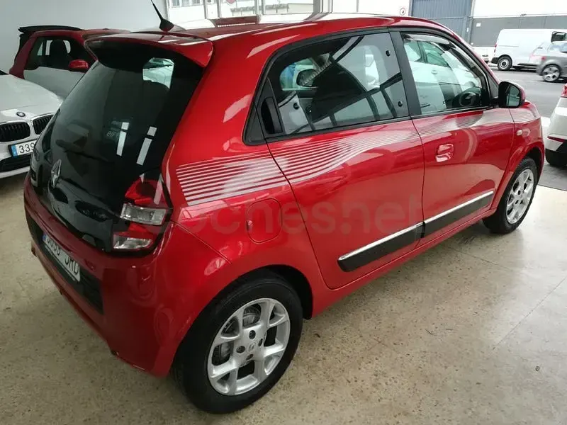 Usado Renault Twingo SE 70 CV (51 kW) 2016 Rojo Utilitario