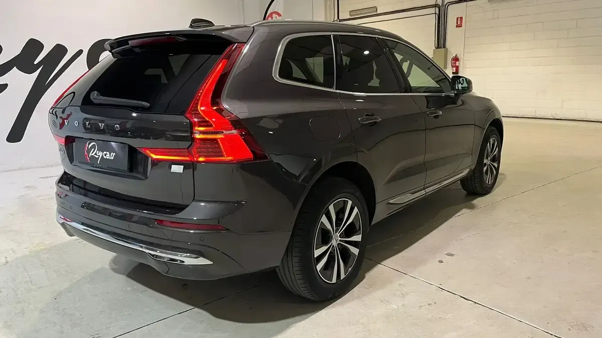 Begagnad Volvo XC60 Inscription 350 HK (257 kW) 2021 Grå SUV