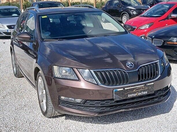 Usado Skoda Octavia Style 116 CV (85 kW) 2018 Marrón Familiar