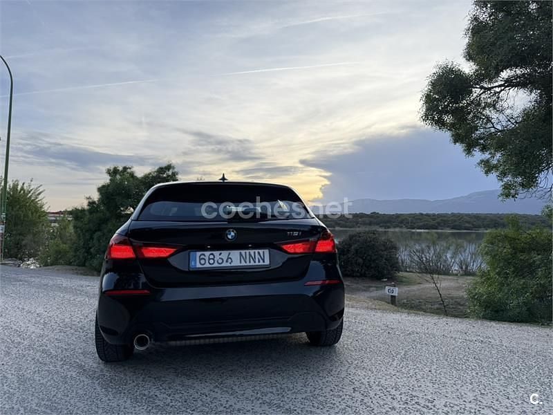 Usado BMW 118 Comfort Edition 136 CV (100 kW) 2022 Negro Utilitario