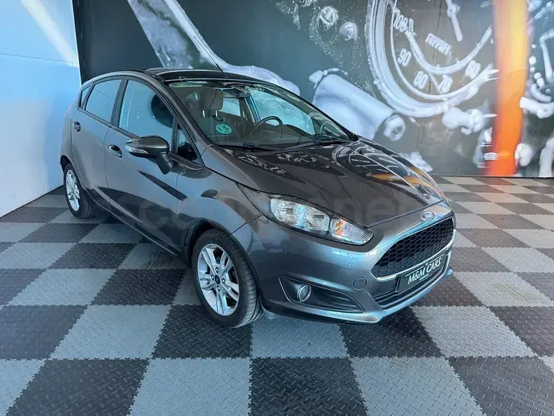 Usado Ford Fiesta Trend 75 CV (55 kW) 2016 Gris / plata Utilitario