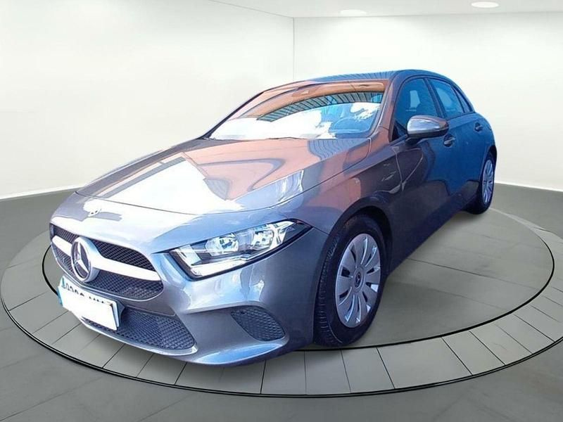 Gris Usado 2019 Mercedes A180 Utilitario | 17.990 € (Buen precio) - Imagen 1/4