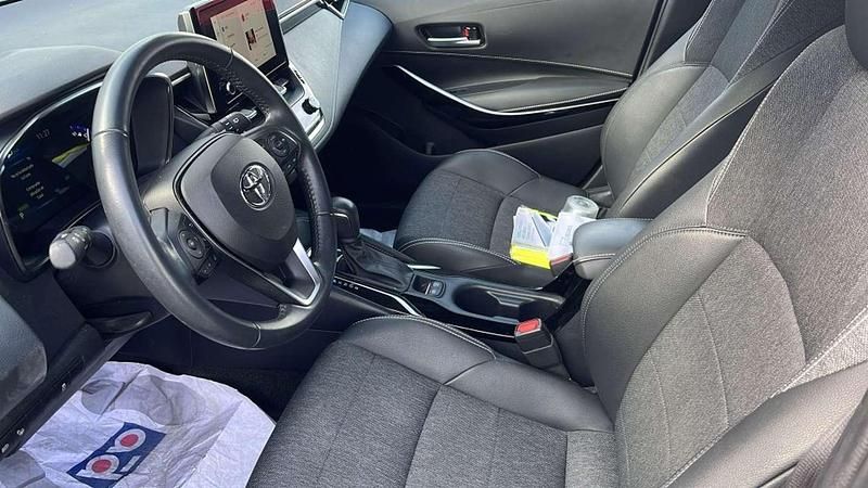 Używany Toyota Corolla Sport 184 KM (135 kW) 2022 Biały Kombi