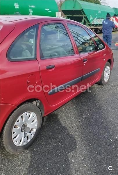 Usado Citroën Xsara Picasso 110 CV (80 kW) 2007 Rojo Monovolumen