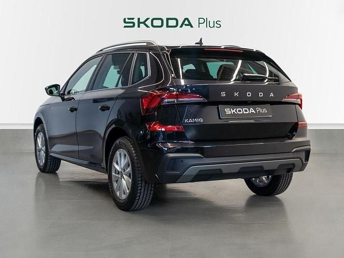 Usado Skoda Kamiq Selection 115 CV (84 kW) 2025 Negro SUV