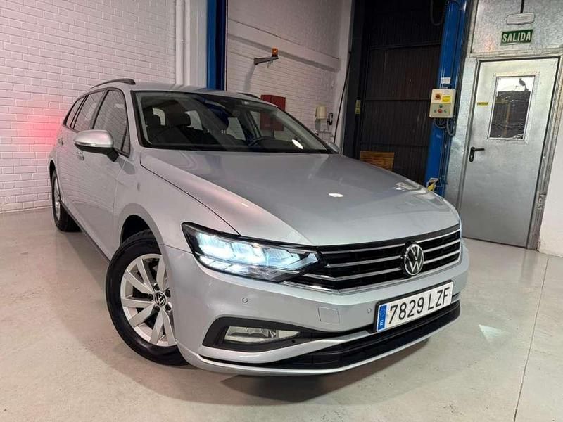 Usado VW Passat Business 122 CV (89 kW) 2022 Gris Familiar