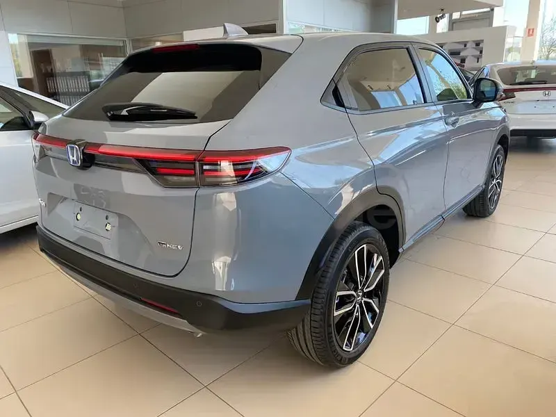 Usado Honda HR-V Elegance 131 CV (96 kW) 2025 Gris / plata SUV