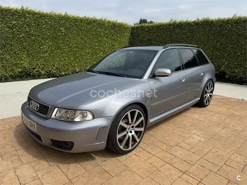 Usado Audi RS4 Sport 380 CV (279 kW) 2001 Gris / plata Familiar