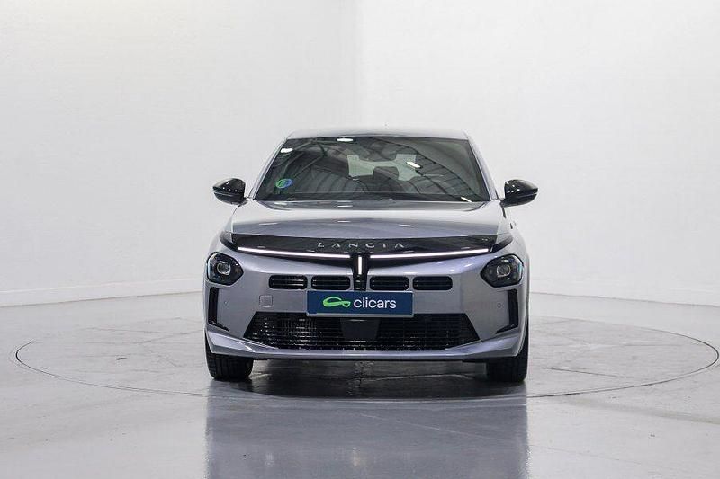 Usado Lancia Ypsilon 110 CV (80 kW) 2025 Negro Utilitario