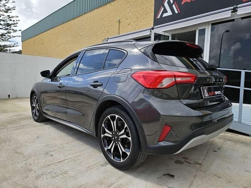 Usado Ford Focus Active 120 CV (88 kW) 2019 Gris Utilitario