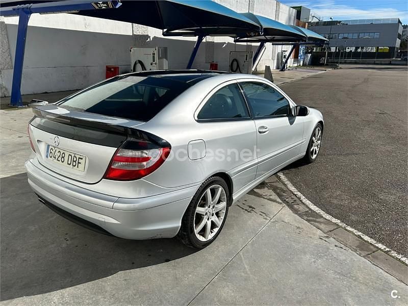 Usado Mercedes C180 143 CV (105 kW) 2004 Gris / plata Berlina