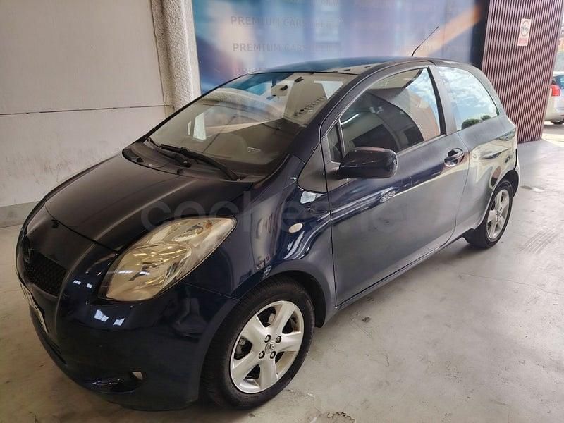 Usado Toyota Yaris Luna 87 CV (63 kW) 2006 Azul Berlina