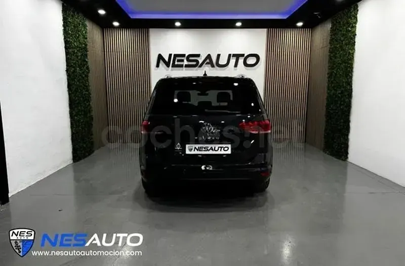 Usado VW Touran Advance 125 CV (91 kW) 2022 Gris / plata Monovolumen