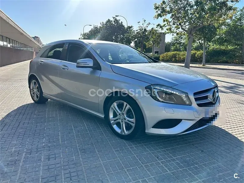 Usado Mercedes A180 AMG 109 CV (80 kW) 2012 Gris / plata Berlina