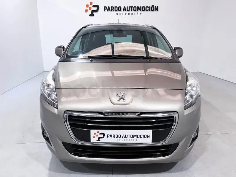 Usado Peugeot 5008 Style 120 CV (88 kW) 2017 Gris / plata Monovolumen