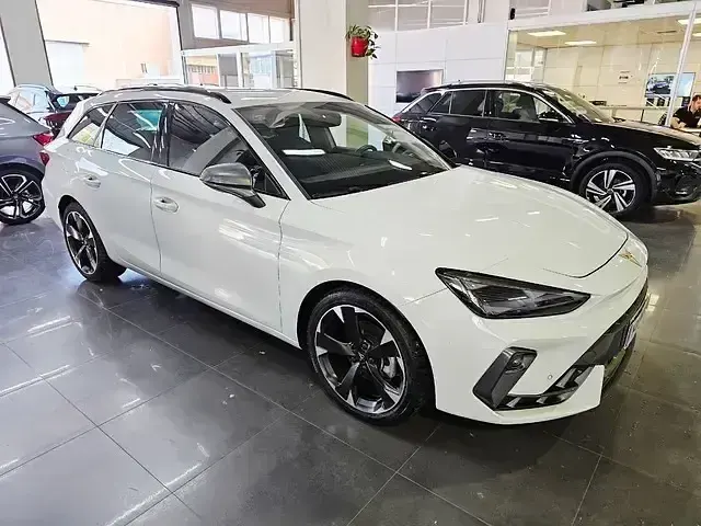 Usado Cupra Leon 150 CV (110 kW) 2024 Blanco Familiar