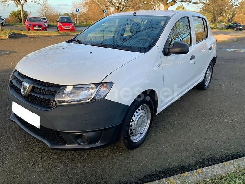 Usado Dacia Sandero 75 HP (55 kW) 2016 Branco Sedan
