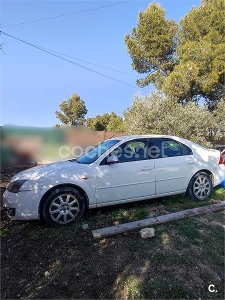 Blanco Usado 2002 Ford Mondeo Trend Berlina | 1200 € (Buen precio) - Imagen 1/4