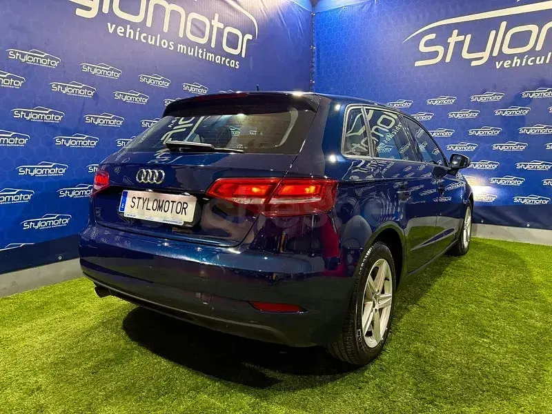Usado Audi A3 116 CV (85 kW) 2018 Azul Berlina