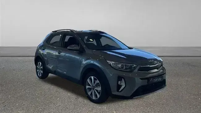 Usado Kia Stonic 100 CV (73 kW) 2025 Gris SUV