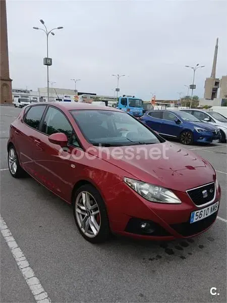 Usado Seat Ibiza Reference 75 CV (55 kW) 2012 Rojo Berlina