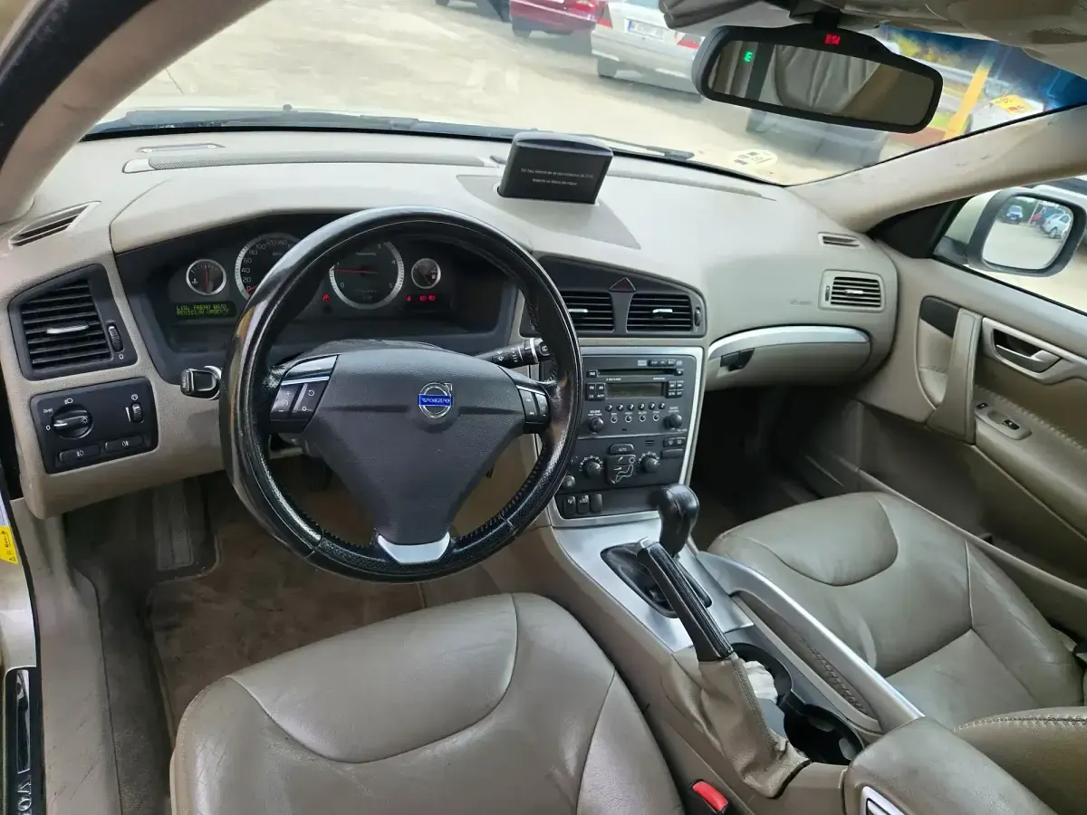 Używany Volvo XC70 Summum 185 KM (136 kW) 2007 Beżowy Kombi