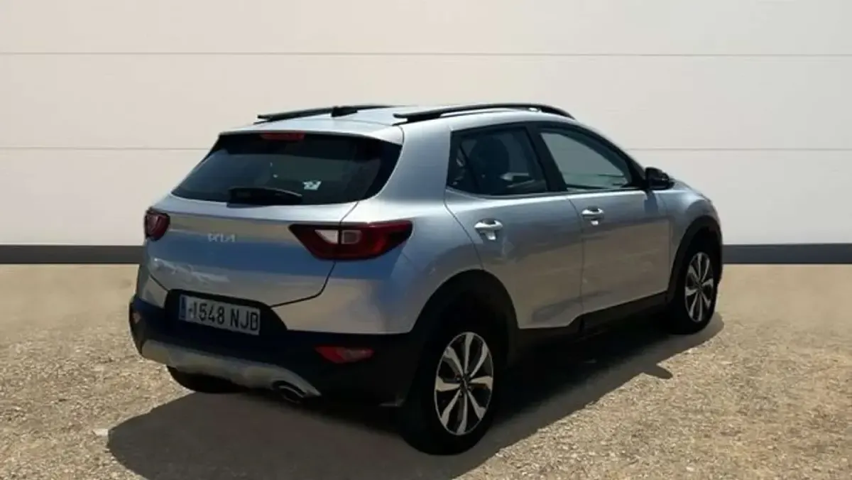 Usado Kia Stonic 101 CV (74 kW) 2025 Plateado SUV