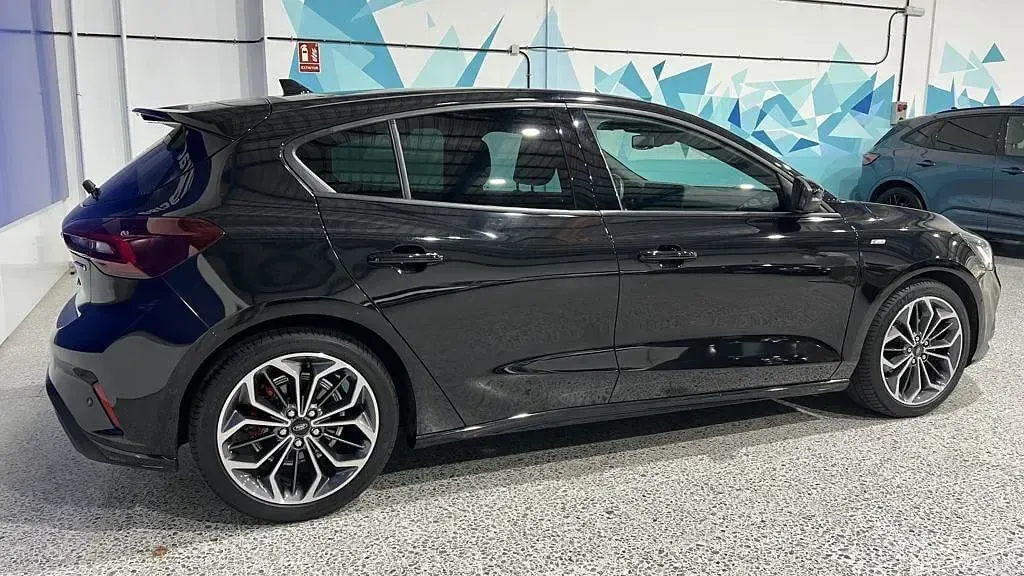 Usado Ford Focus ST-Line X 125 CV (91 kW) 2023 Negro agate (metalizado) Berlina