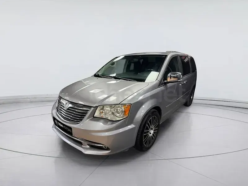 Usado Lancia Voyager 177 CV (130 kW) 2014 Gris / plata Monovolumen