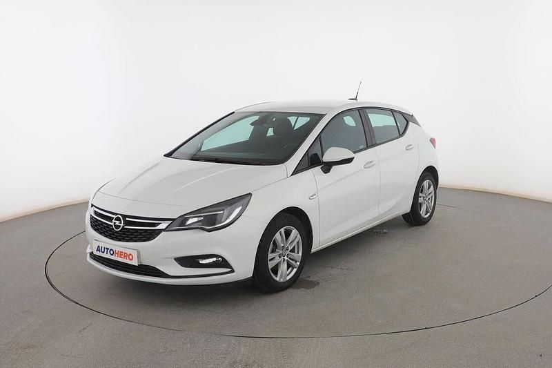 Käytetty Opel Astra Selective 125 HP (91 kW) 2017 Sedan