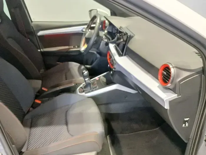 Usado Seat Arona FR 115 CV (84 kW) 2025 Rojo SUV