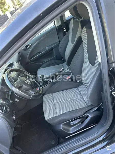 Usado Seat Leon Ecomotive 105 CV (77 kW) 2008 Negro Utilitario