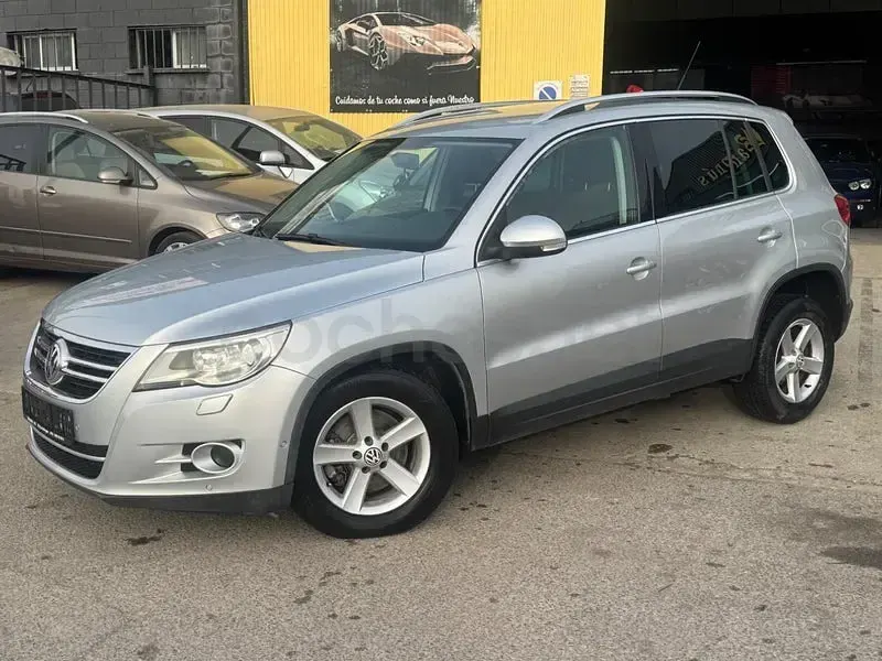Usado VW Tiguan 140 CV (102 kW) 2009 Gris / plata SUV