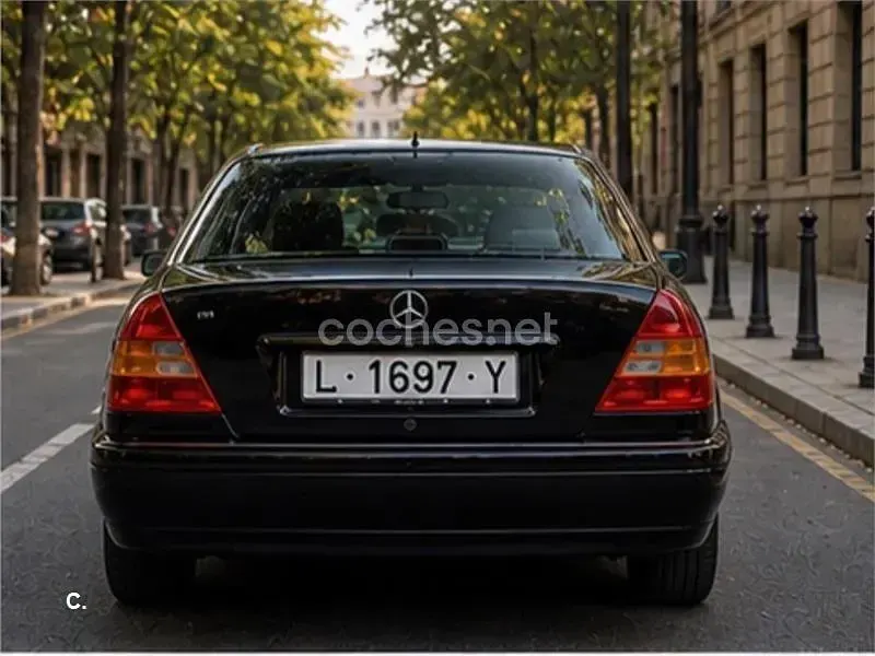 Usado Mercedes C180 122 CV (89 kW) 1994 Azul Berlina