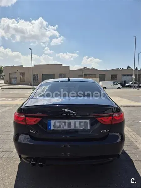 Usado Jaguar XF R-Sport 180 CV (132 kW) 2018 Azul Berlina