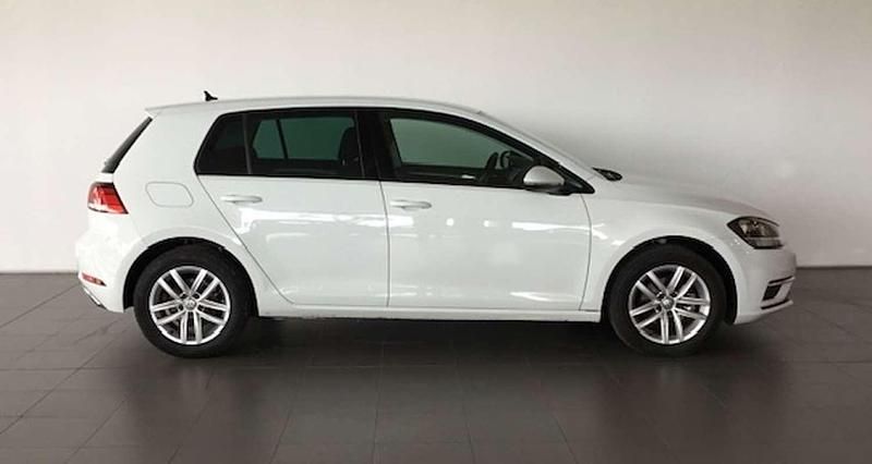 Usado VW Golf VII Advance 131 CV (96 kW) 2019 Blanco Berlina
