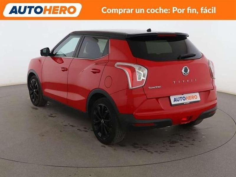 Usado SsangYong Tivoli Limited 129 CV (94 kW) 2017 Rojo SUV
