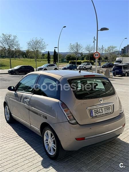 Usado Lancia Ypsilon 95 CV (69 kW) 2007 Beige Utilitario