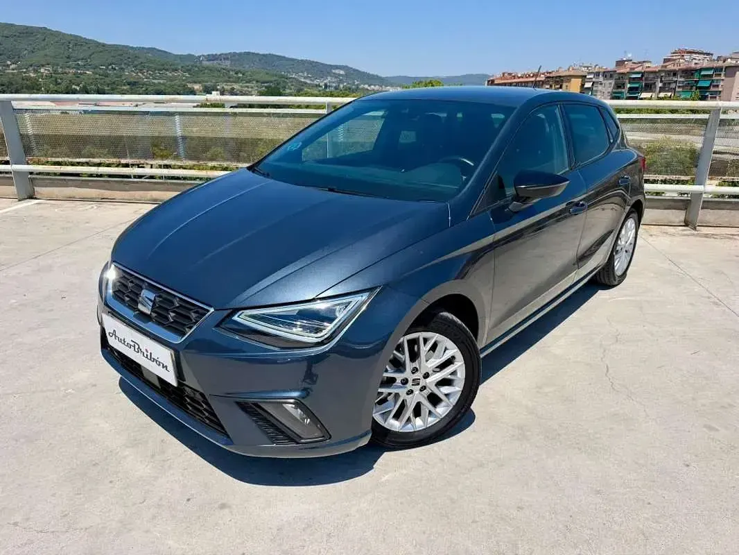 Usado Seat Ibiza Style 116 CV (85 kW) 2024 Gris Utilitario