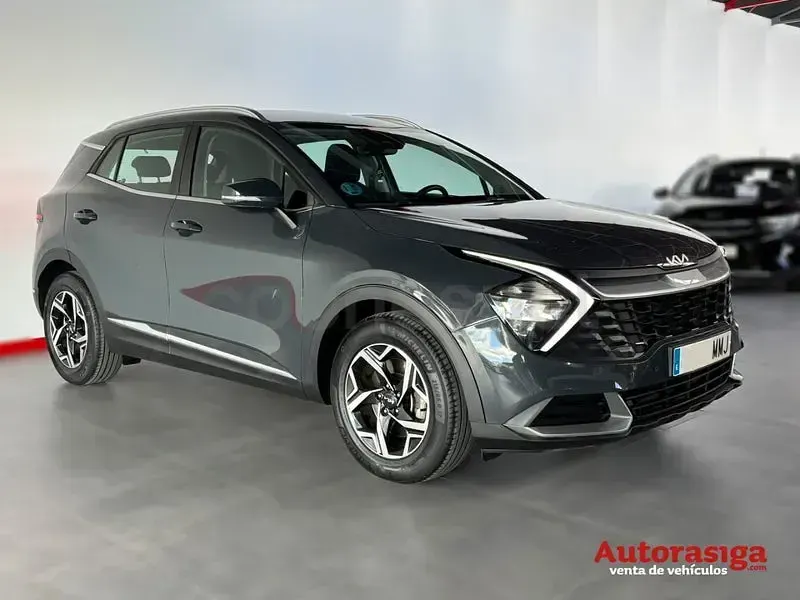 Usado Kia Sportage 136 CV (100 kW) 2023 Gris / plata SUV