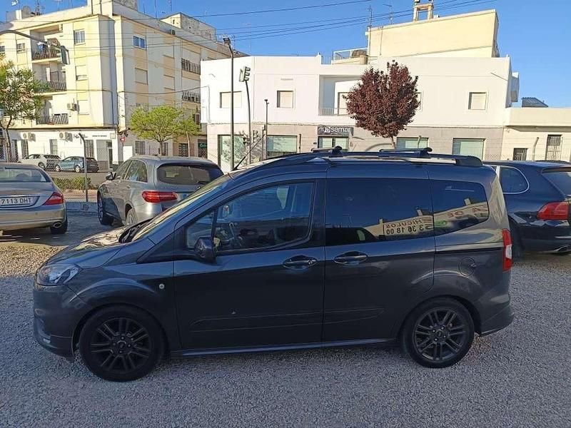 Usado Ford Tourneo Courier Sport 102 CV (75 kW) 2018 Gris Monovolumen