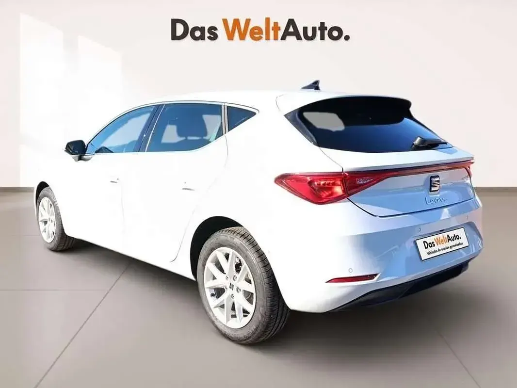 Usado Seat Leon Style 116 CV (85 kW) 2025 Blanco Utilitario